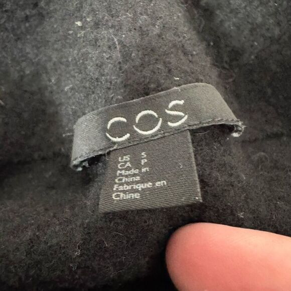 COS Oversized Turtle Neck Sweater Wool Blend Size Small Black Color - Picture 5 of 9